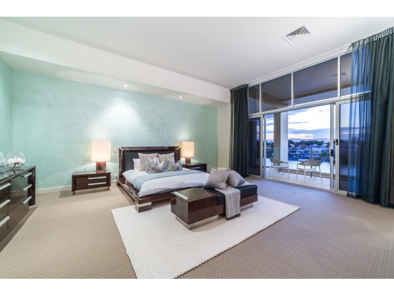 75 Sir Bruce Small Boulevard, Benowa Waters QLD 4217