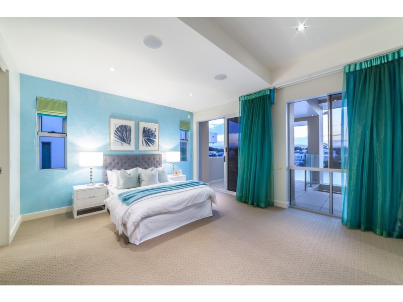 75 Sir Bruce Small Boulevard, Benowa Waters QLD 4217
