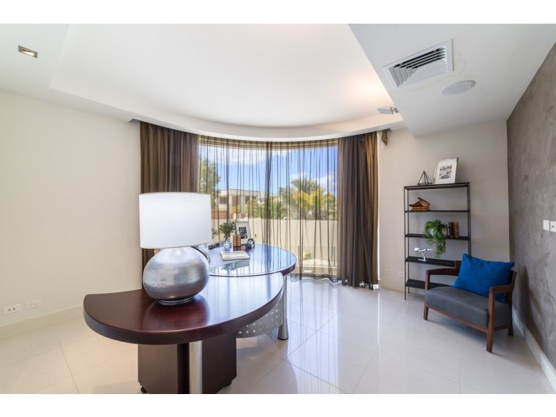 75 Sir Bruce Small Boulevard, Benowa Waters QLD 4217