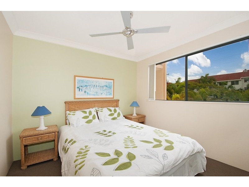 17/10-16 Genoa St, Surfers Paradise QLD 4217