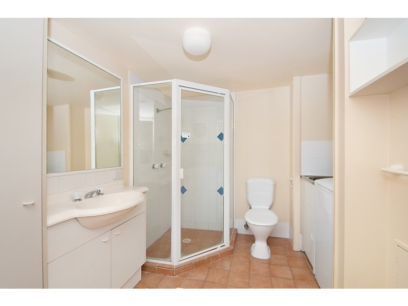 17/10-16 Genoa St, Surfers Paradise QLD 4217