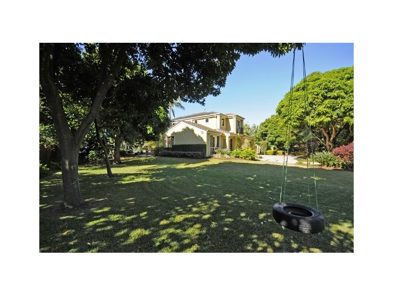 28 Savoy Drive, Broadbeach Waters QLD 4218