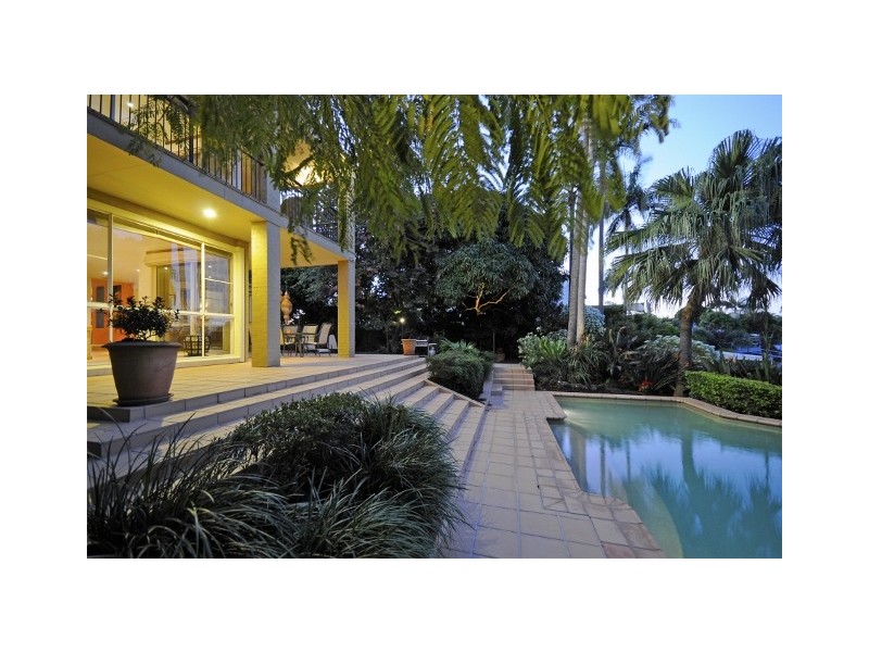 28 Savoy Drive, Broadbeach Waters QLD 4218