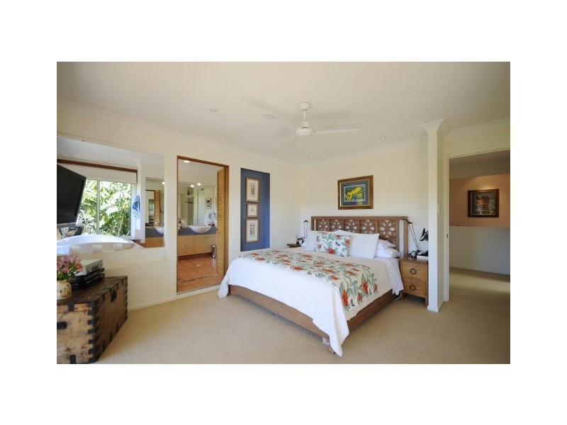 28 Savoy Drive, Broadbeach Waters QLD 4218