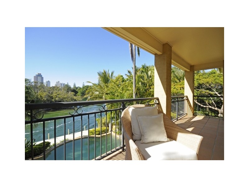 28 Savoy Drive, Broadbeach Waters QLD 4218