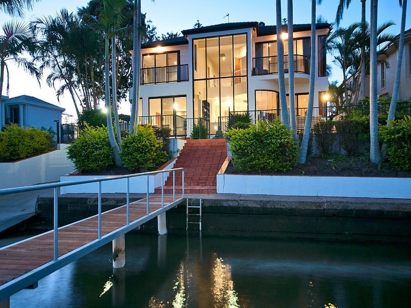 76 Amalfi Drive, Isle Of Capri QLD 4217