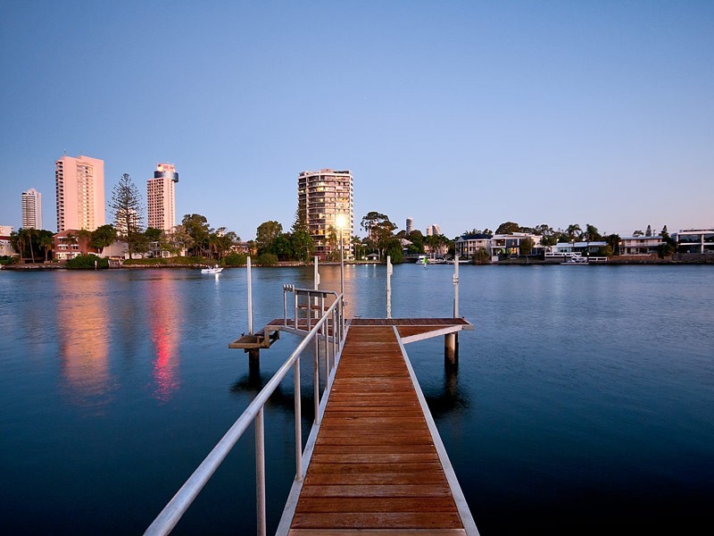76 Amalfi Drive, Isle Of Capri QLD 4217