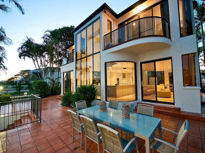 76 Amalfi Drive, Isle Of Capri QLD 4217