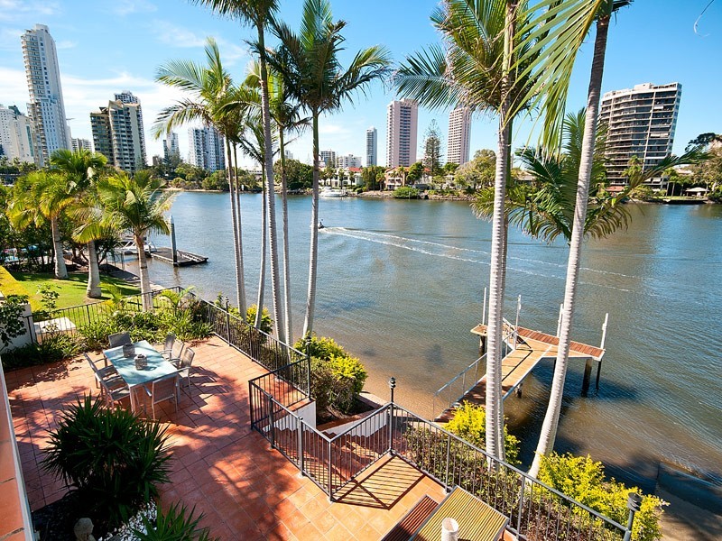 76 Amalfi Drive, Isle Of Capri QLD 4217