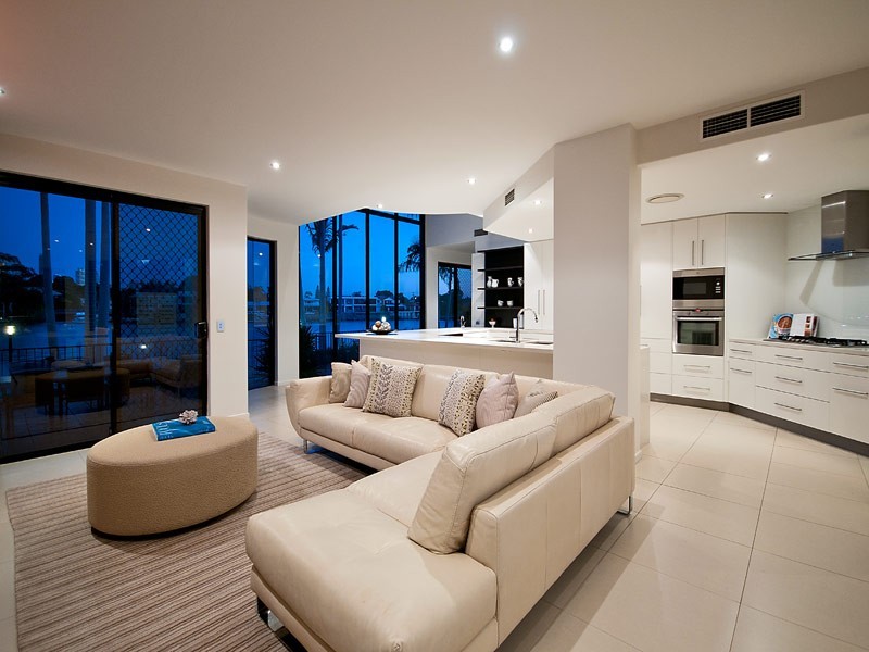 76 Amalfi Drive, Isle Of Capri QLD 4217
