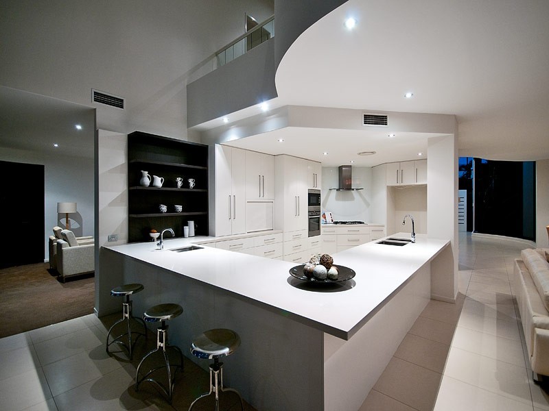 76 Amalfi Drive, Isle Of Capri QLD 4217