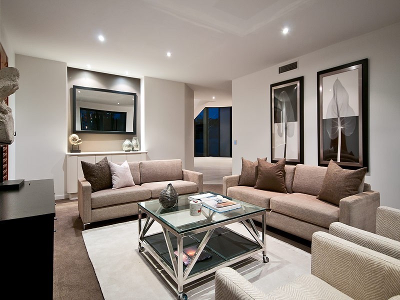 76 Amalfi Drive, Isle Of Capri QLD 4217