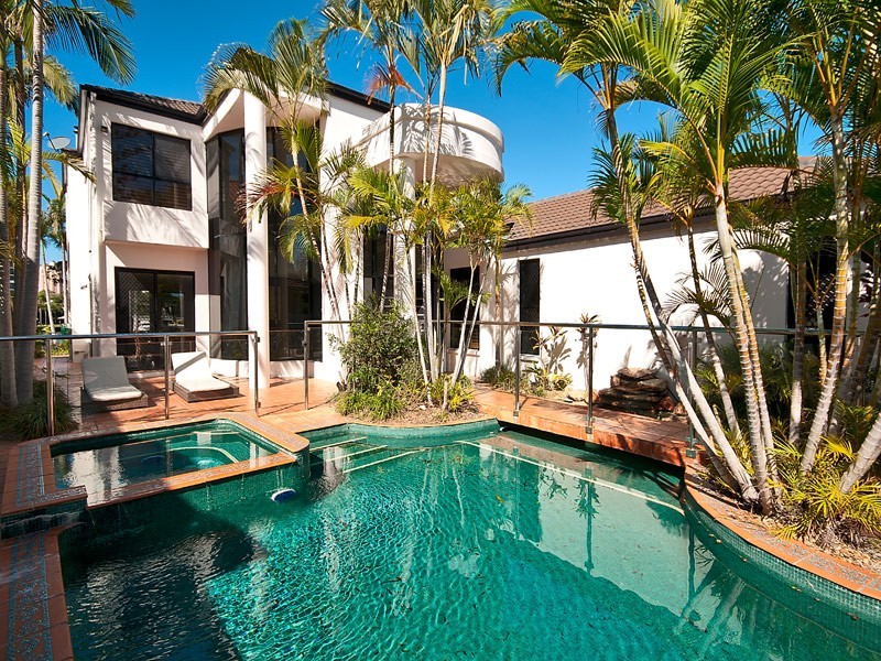 76 Amalfi Drive, Isle Of Capri QLD 4217