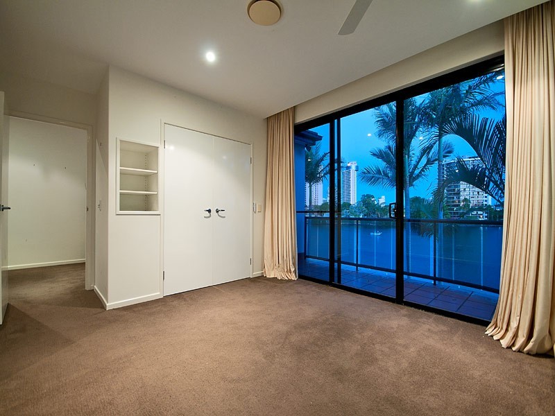 76 Amalfi Drive, Isle Of Capri QLD 4217