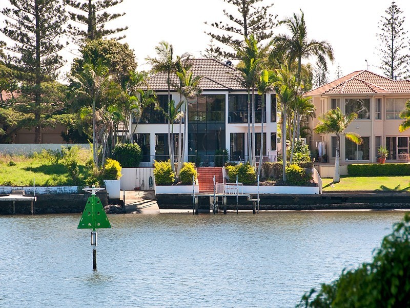 76 Amalfi Drive, Isle Of Capri QLD 4217