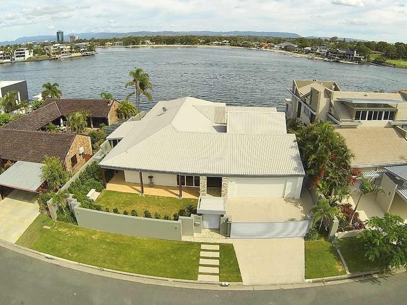 98 Admiralty Drive, Paradise Waters QLD 4217