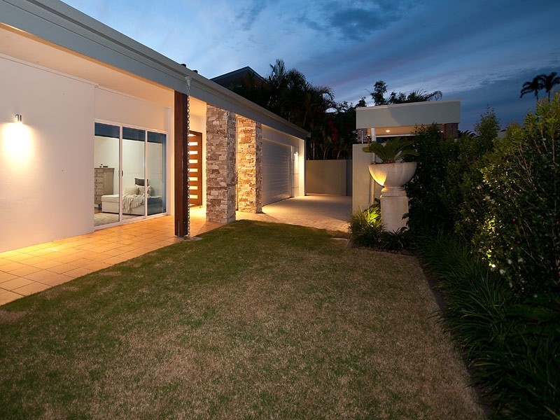 98 Admiralty Drive, Paradise Waters QLD 4217
