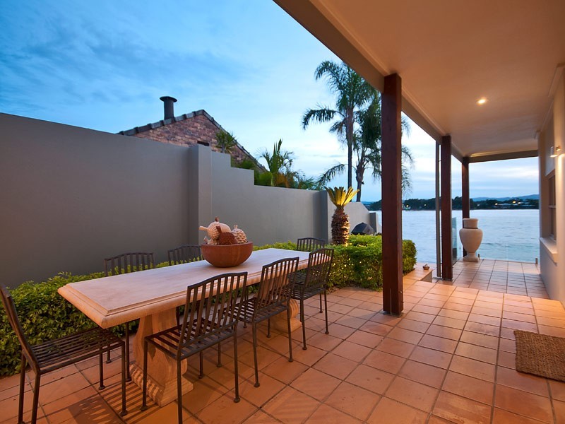 98 Admiralty Drive, Paradise Waters QLD 4217