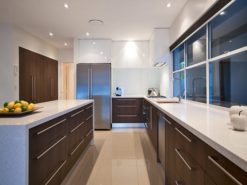 98 Admiralty Drive, Paradise Waters QLD 4217