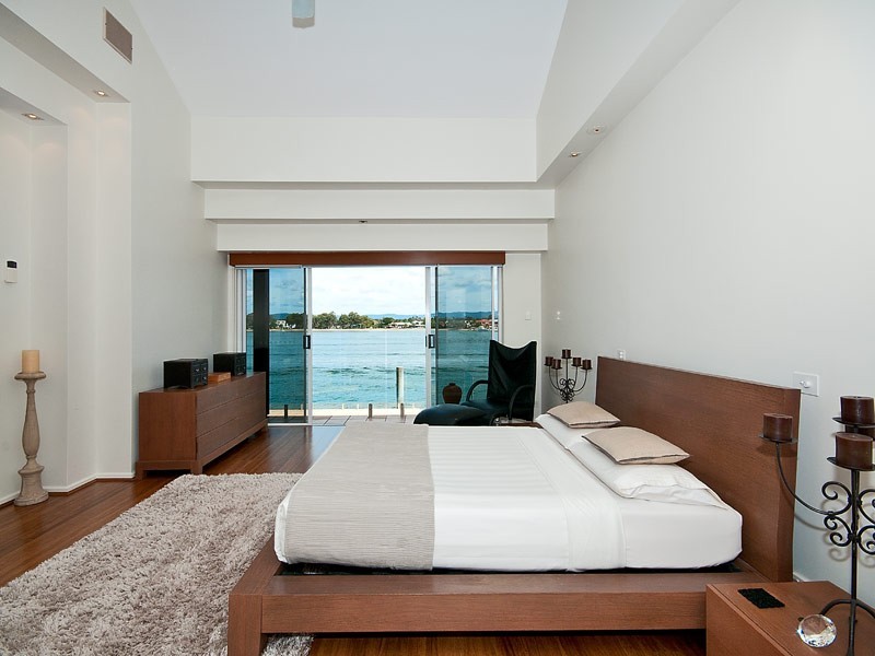 98 Admiralty Drive, Paradise Waters QLD 4217