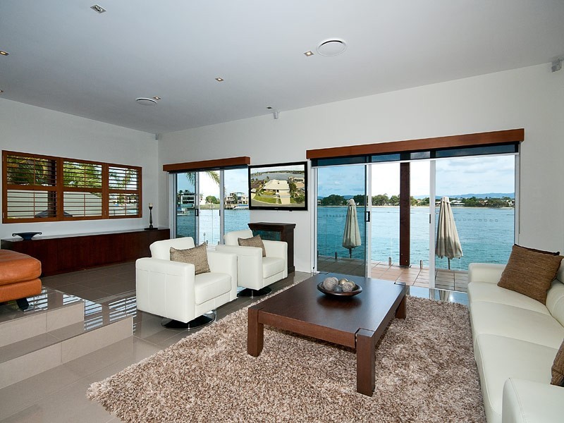 98 Admiralty Drive, Paradise Waters QLD 4217