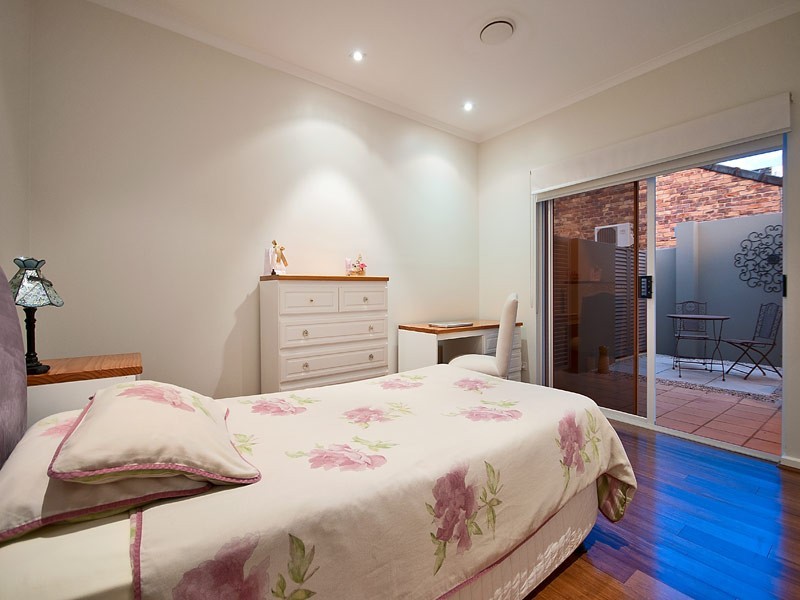 98 Admiralty Drive, Paradise Waters QLD 4217