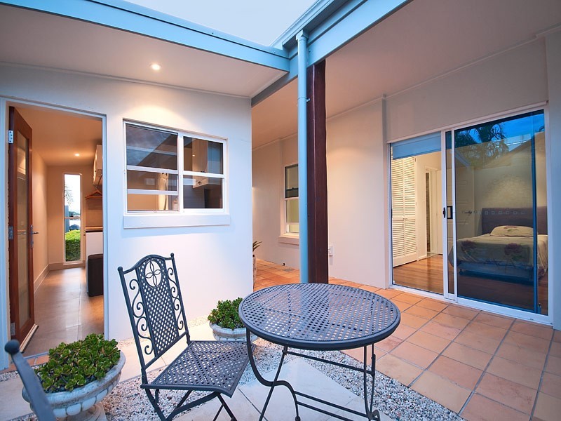 98 Admiralty Drive, Paradise Waters QLD 4217