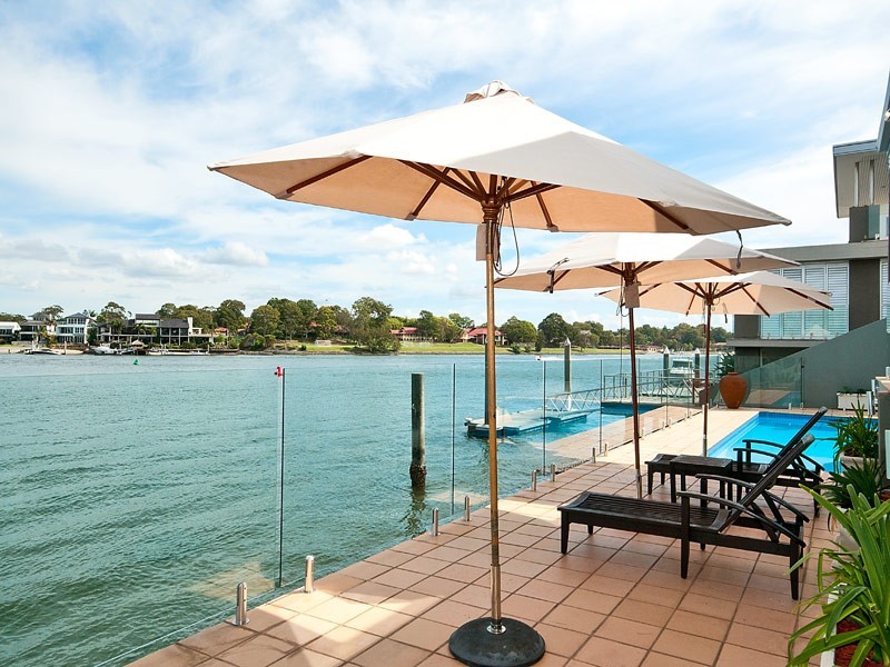 98 Admiralty Drive, Paradise Waters QLD 4217