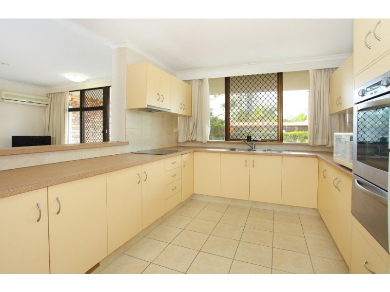 7 ‘Thornton Towers’ 33 Thornton Street, Surfers Paradise QLD 4217