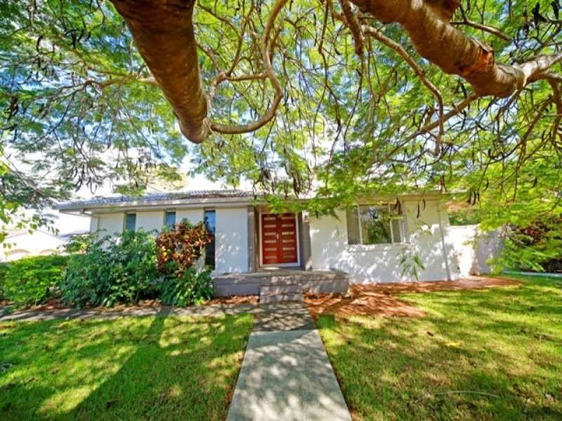 33 Gretel Drive, Mermaid Waters QLD 4218