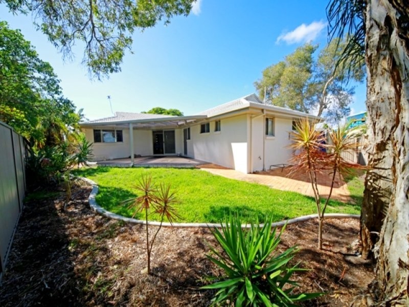 33 Gretel Drive, Mermaid Waters QLD 4218