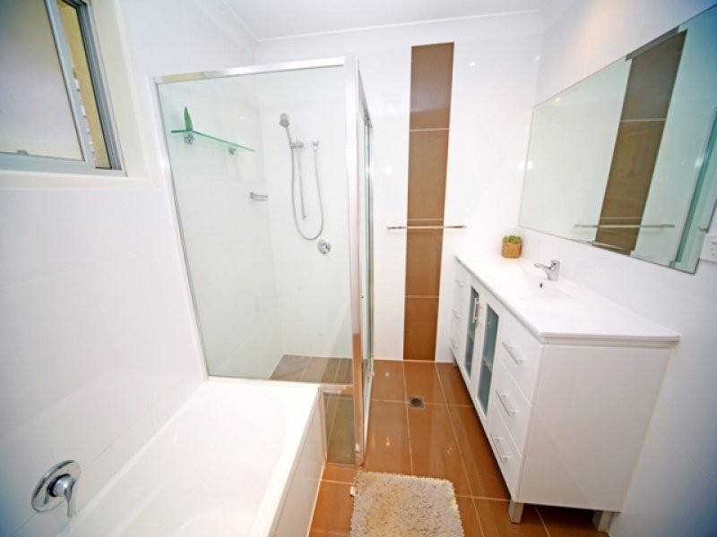 33 Gretel Drive, Mermaid Waters QLD 4218