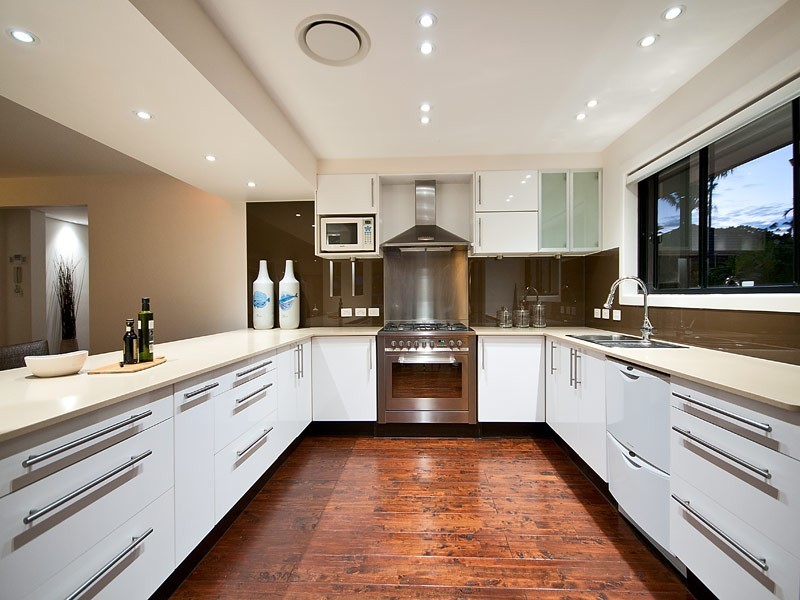 10 Wyuna Street, Broadbeach Waters QLD 4218
