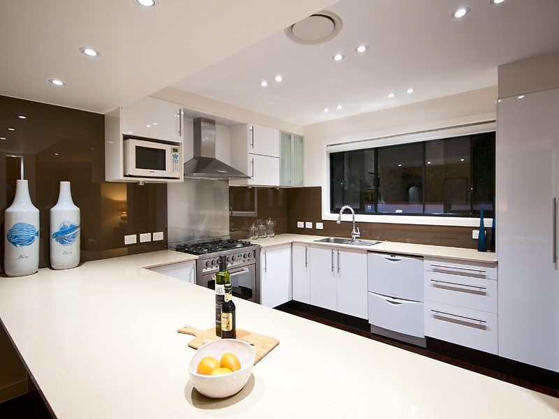 10 Wyuna Street, Broadbeach Waters QLD 4218