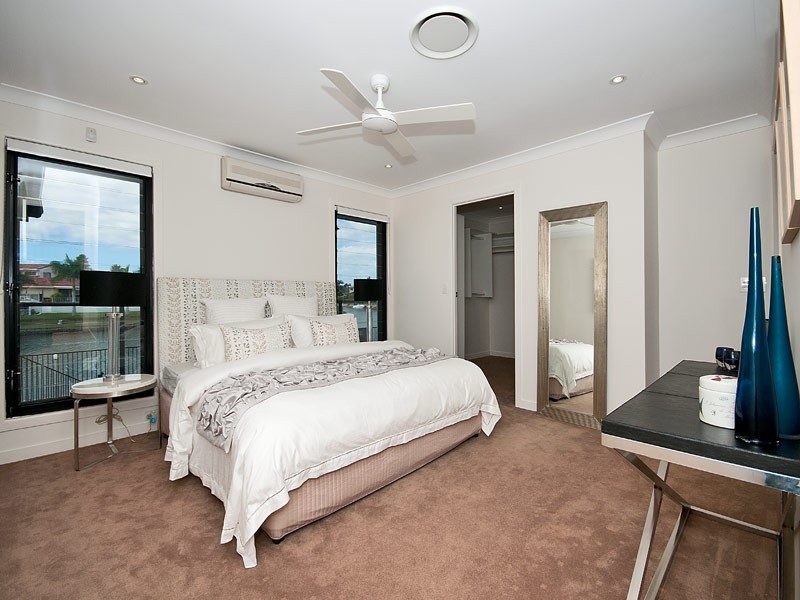 10 Wyuna Street, Broadbeach Waters QLD 4218