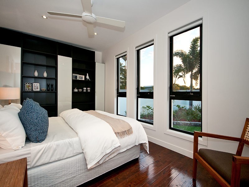 10 Wyuna Street, Broadbeach Waters QLD 4218