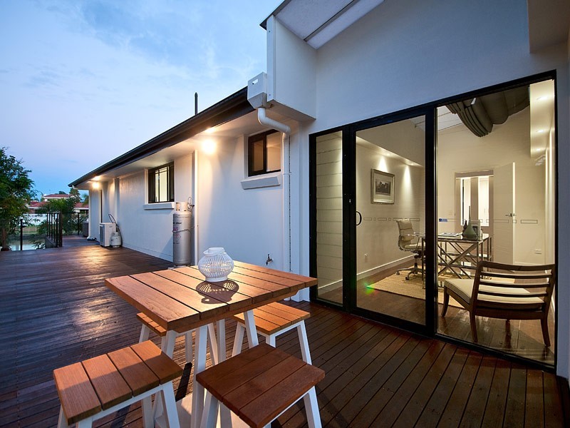 10 Wyuna Street, Broadbeach Waters QLD 4218