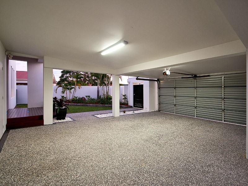 10 Wyuna Street, Broadbeach Waters QLD 4218