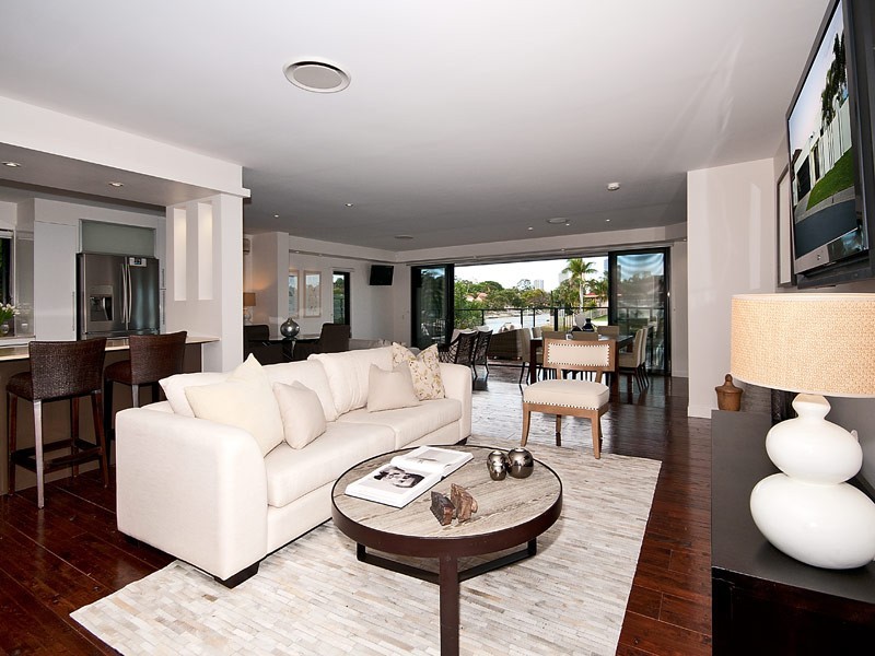 10 Wyuna Street, Broadbeach Waters QLD 4218