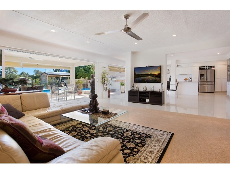 5 Fiesta Avenue, Isle Of Capri QLD 4217