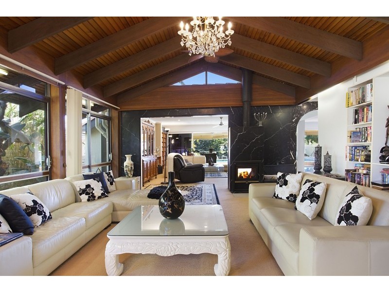 5 Fiesta Avenue, Isle Of Capri QLD 4217
