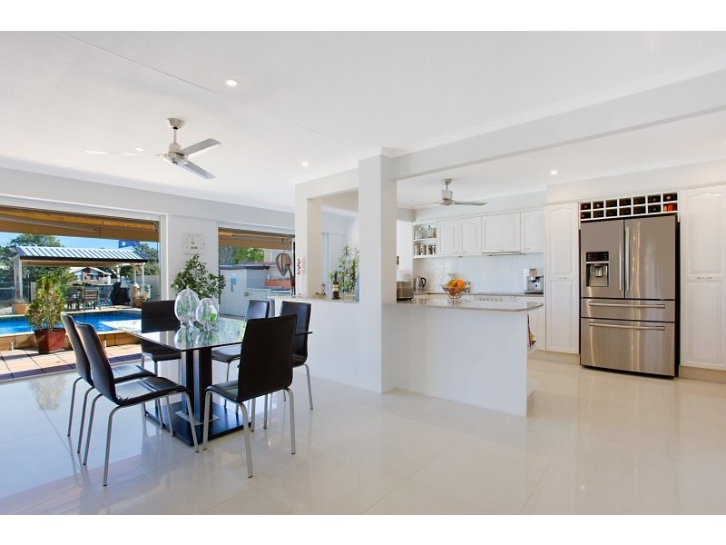 5 Fiesta Avenue, Isle Of Capri QLD 4217