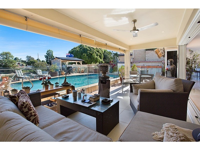 5 Fiesta Avenue, Isle Of Capri QLD 4217