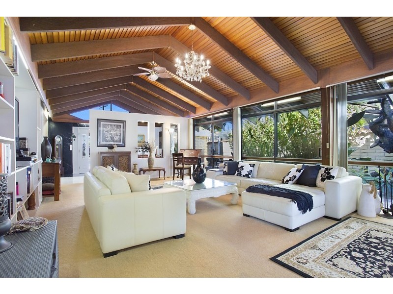 5 Fiesta Avenue, Isle Of Capri QLD 4217