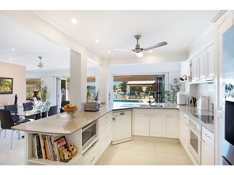 5 Fiesta Avenue, Isle Of Capri QLD 4217