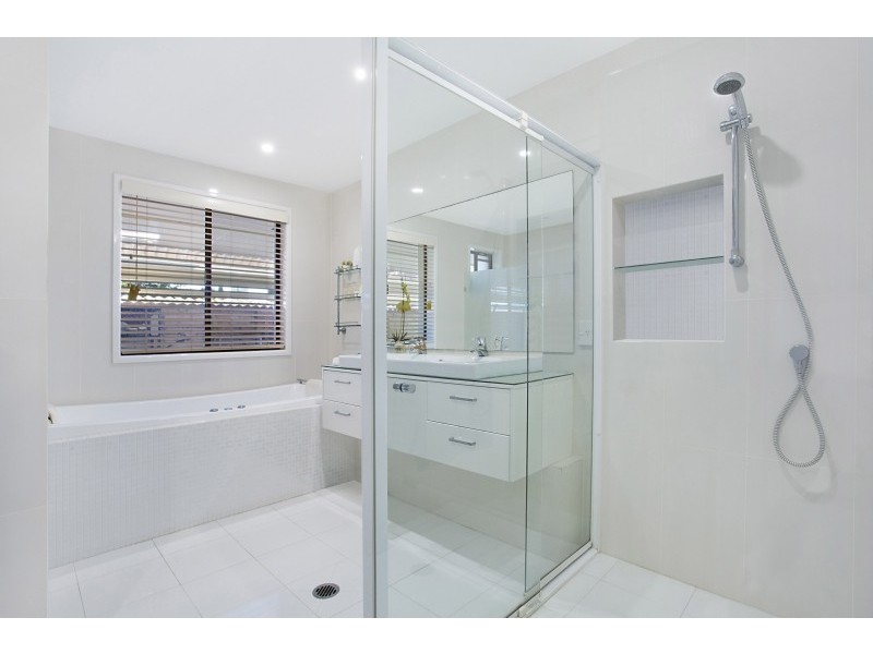 5 Fiesta Avenue, Isle Of Capri QLD 4217