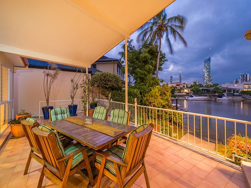 115 Amalfi Drive, Isle Of Capri QLD 4217
