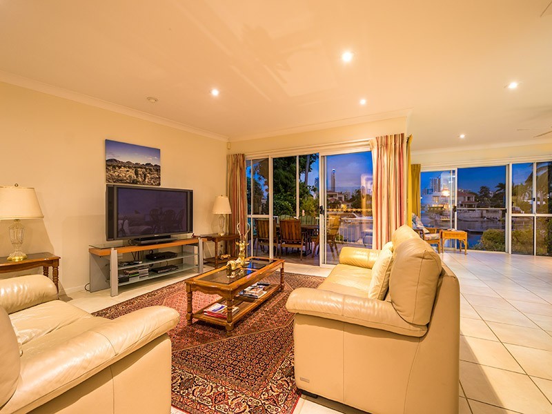 115 Amalfi Drive, Isle Of Capri QLD 4217