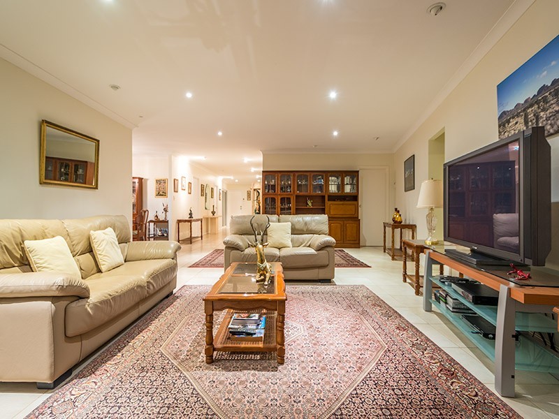 115 Amalfi Drive, Isle Of Capri QLD 4217