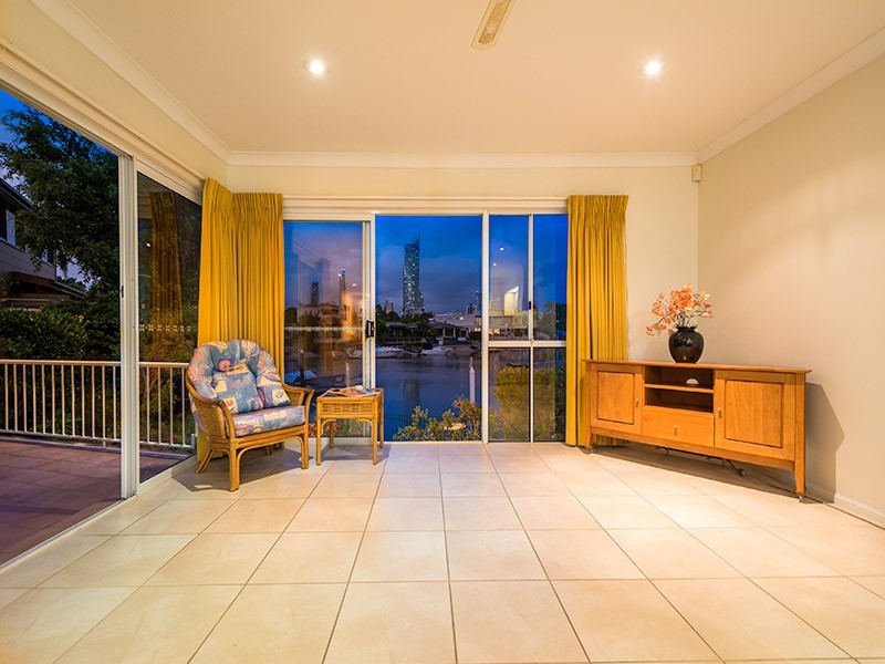 115 Amalfi Drive, Isle Of Capri QLD 4217